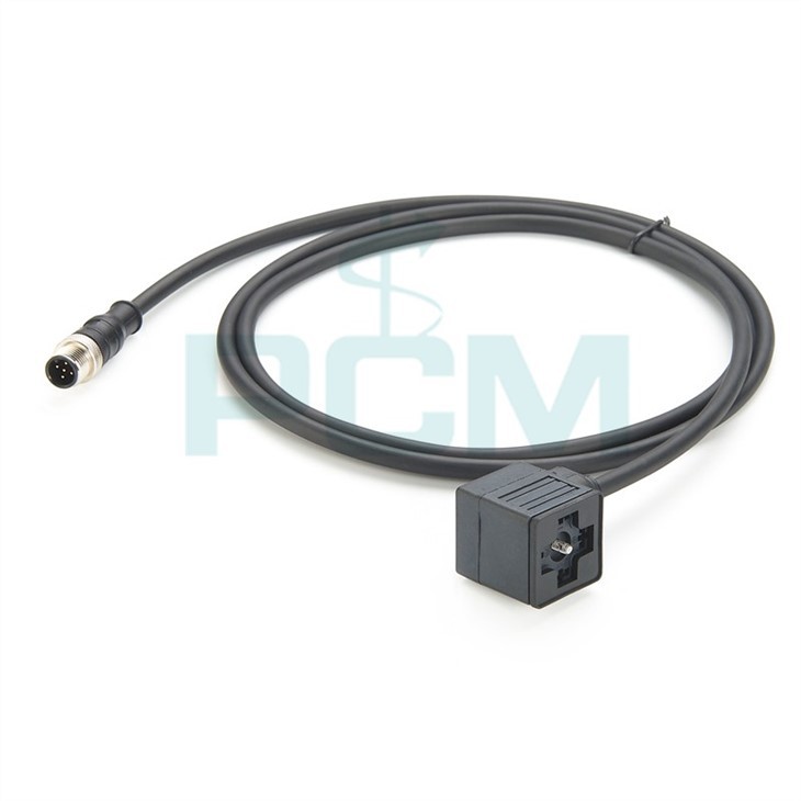 Patchcords with valve plug